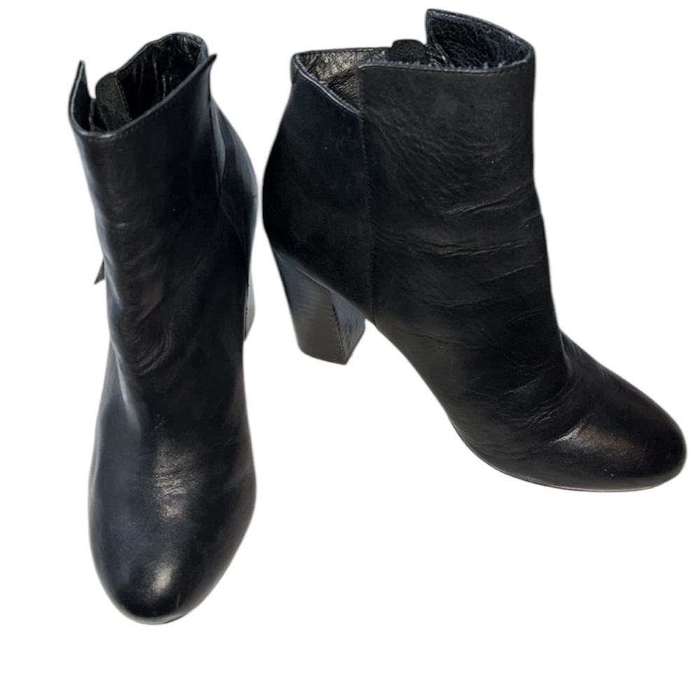 Elliot Lucca Black Leather Side Zip Booties Size 6 Heel 3.5”